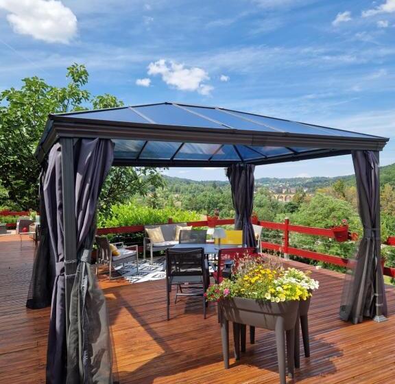 غرفة عائلية, La Bayardine