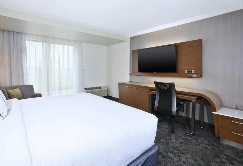 身障者適用キングサイズベッドルーム, Courtyard By Marriott St. Joseph Benton Harbor