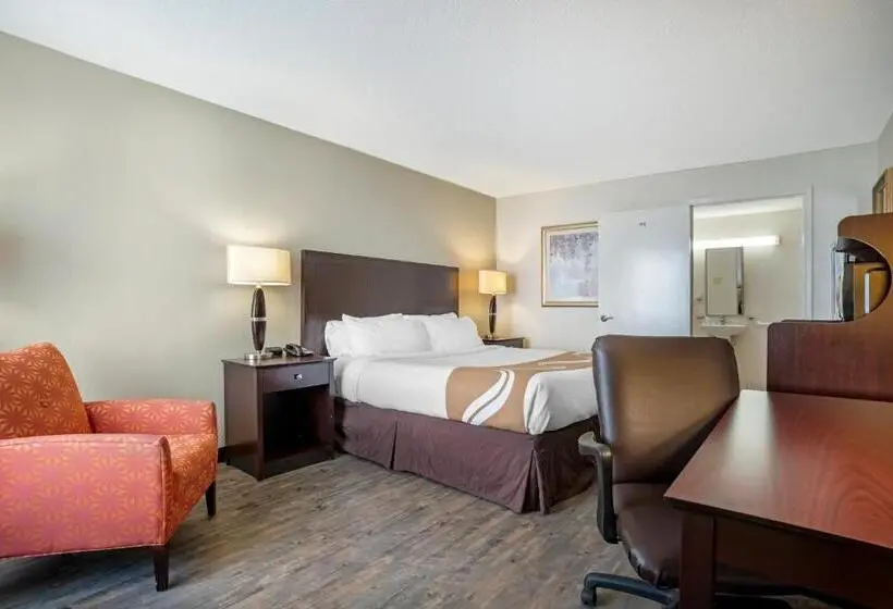 身障者適用キングサイズベッドルーム, Quality Inn Baton Rouge East I12