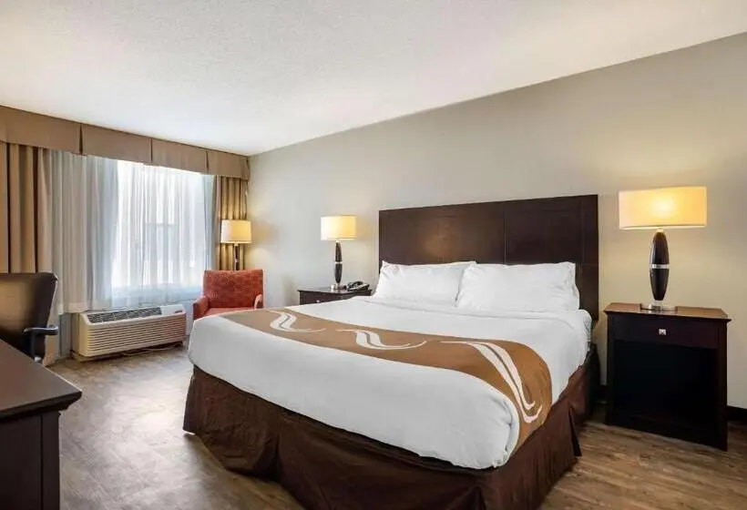 身障者適用キングサイズベッドルーム, Quality Inn Baton Rouge East I12