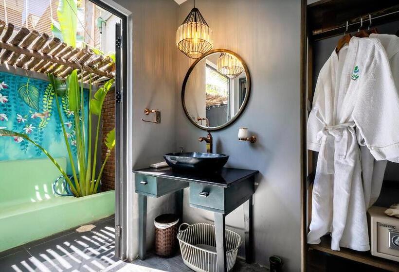 اتاق استاندارد سه تخته با چشمانداز استخر, Sea’lavie Boutique Resort & Spa