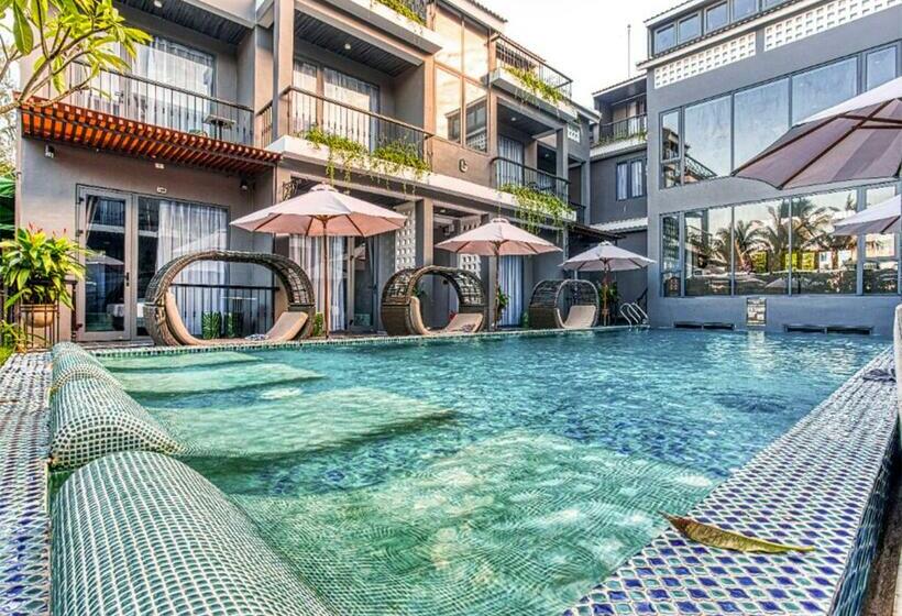 اتاق استاندارد سه تخته با چشمانداز استخر, Sea’lavie Boutique Resort & Spa