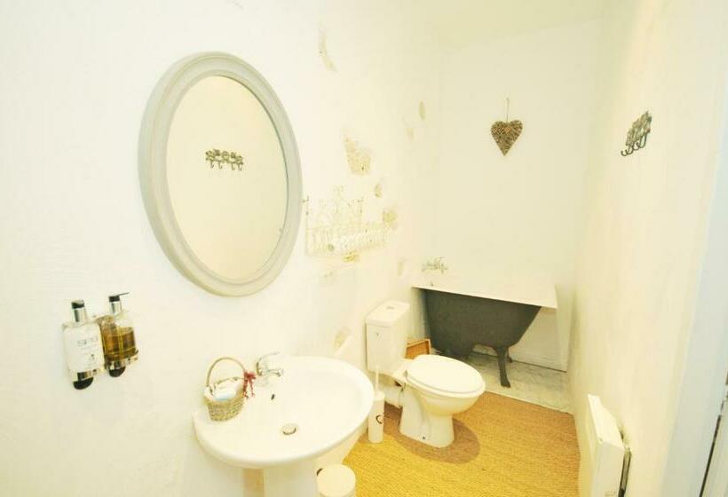 غرفة قياسية, 52 Eymet