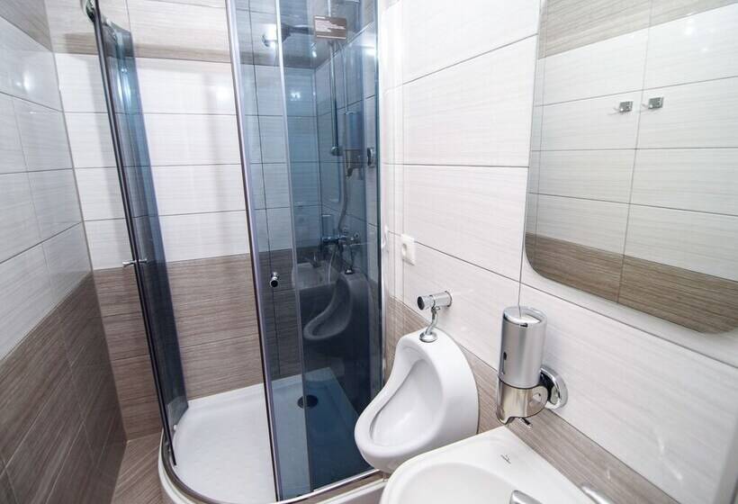 اتاق اکونومی با حمام مشترک, Cossacks Hostel