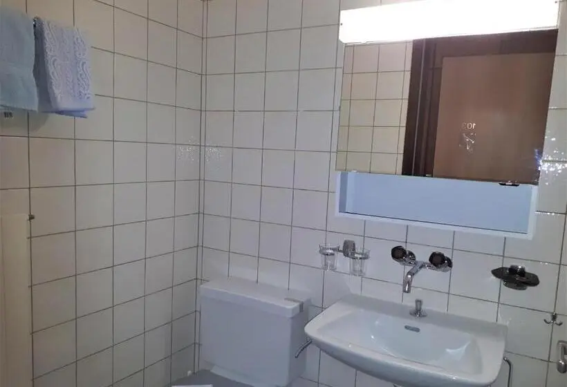 Standard Yhden Hengen Huone Parveke, Gästehaus St. Ursula