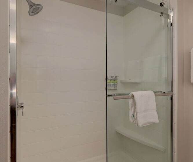 스탠다드 룸, Holiday Inn Express & Suites   Auburn Downtown, An Ihg