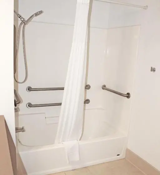 スタンダードスタジオ, Independence Stay Hotel & Suites