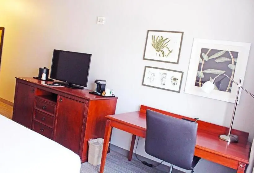 スタンダードスタジオ, Independence Stay Hotel & Suites