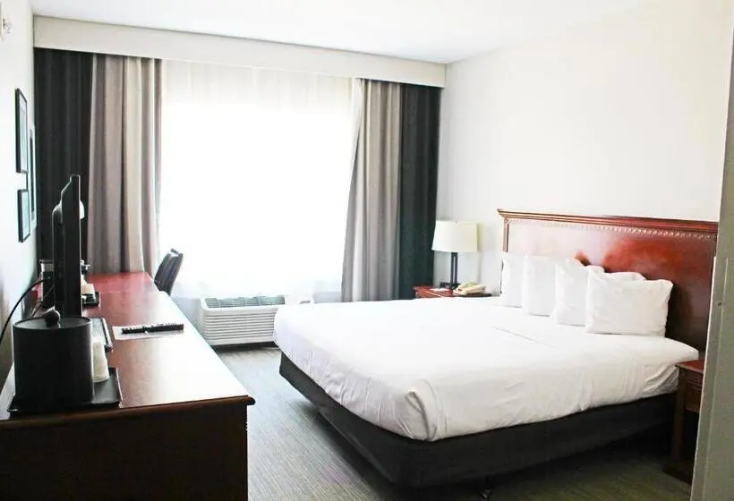 スタンダードスタジオ, Independence Stay Hotel & Suites