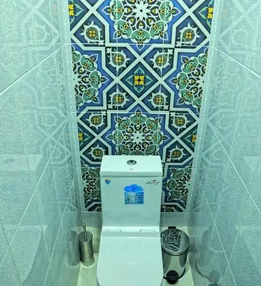 سوییت, Manija Hostel