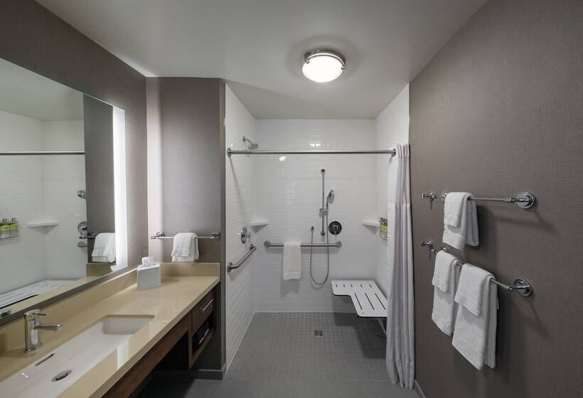 סוויטת 2 חדרי שינה, Staybridge Suites Phoenix – Biltmore Area, An Ihg