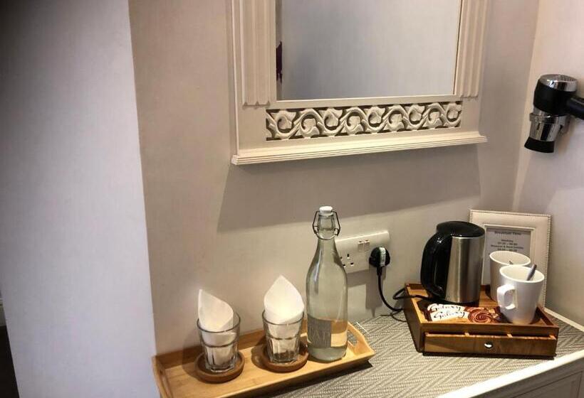 اتاق خانوادگی, Newton House Oxford