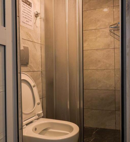 اتاق استاندارد با بالکن, Gold Coast Hostel