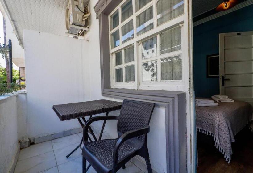 اتاق استاندارد با بالکن, Gold Coast Hostel