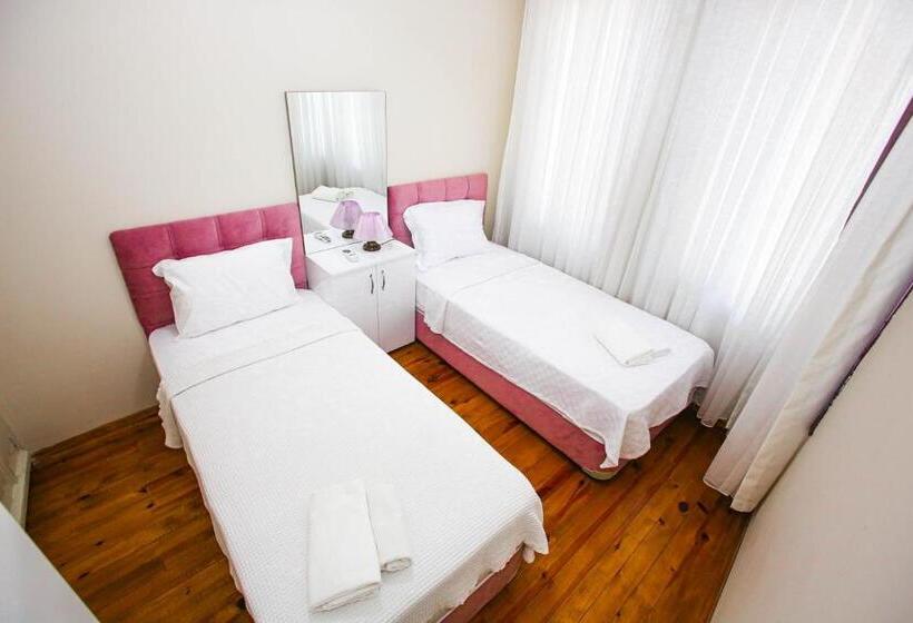 خانه 3 خوابه, Gold Coast Hostel