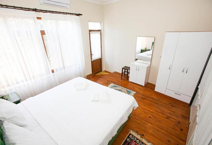 خانه 3 خوابه, Gold Coast Hostel