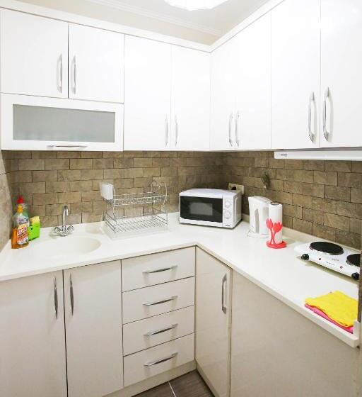 خانه 3 خوابه, Gold Coast Hostel