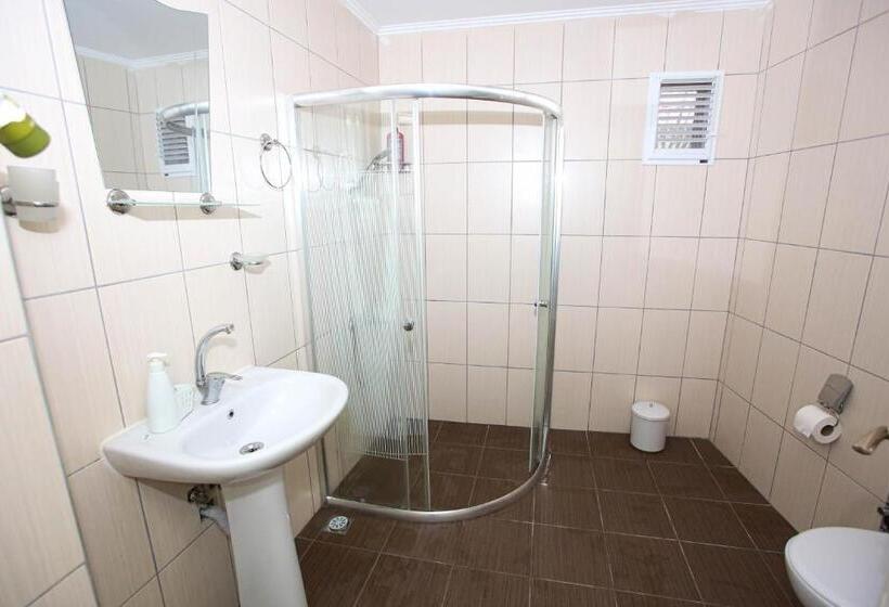 خانه 3 خوابه, Gold Coast Hostel