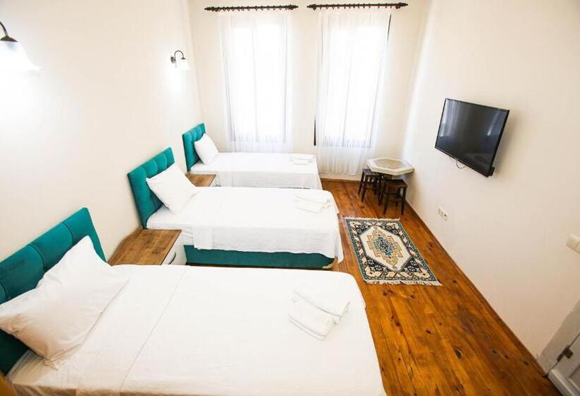 خانه 3 خوابه, Gold Coast Hostel