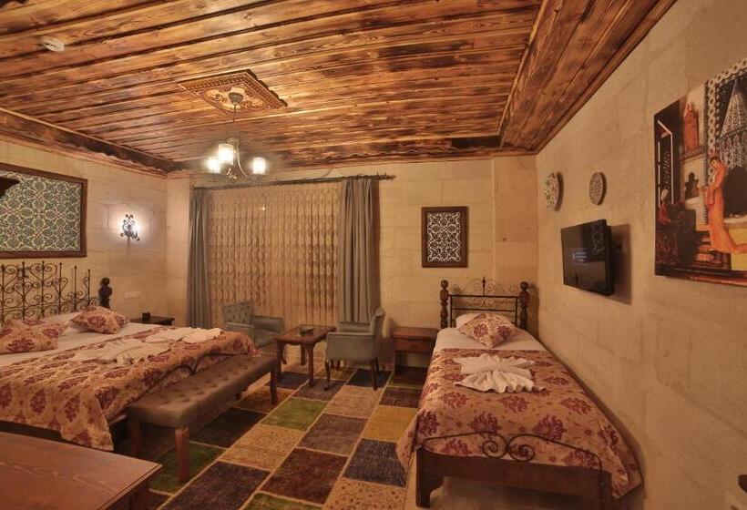 Standard Kolmen Hengen Huone Näkymä, Caravanserai Inn