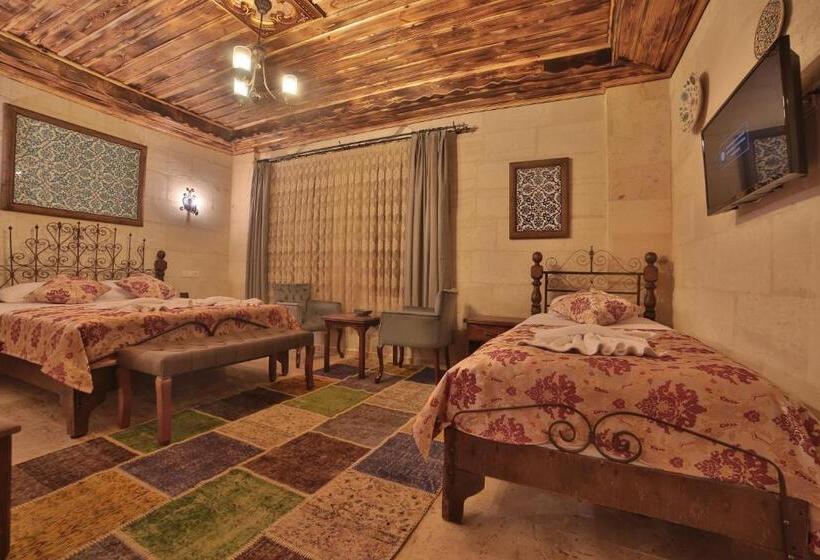 Standard Kolmen Hengen Huone Näkymä, Caravanserai Inn