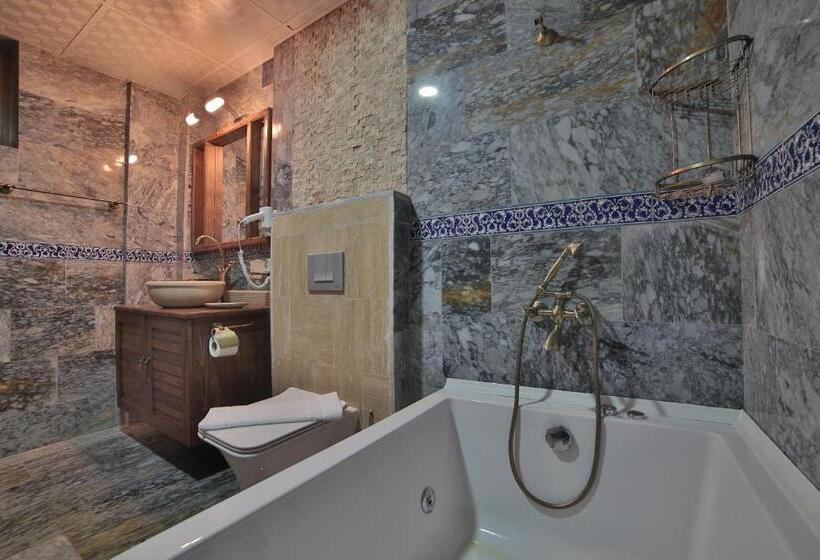 Comfort-huone, Caravanserai Inn