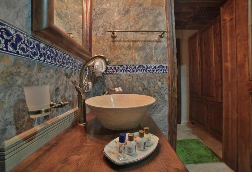 Comfort-huone, Caravanserai Inn