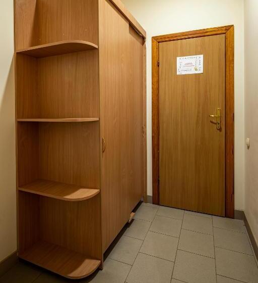 اتاق استاندارد سه نفره, Galaktika