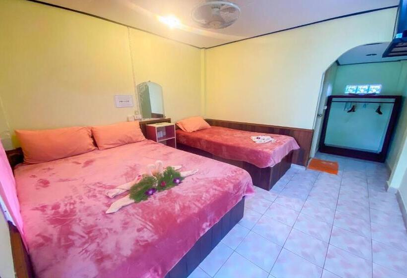 اتاق لوکس سه تخته, Koh Kood Far East Resort