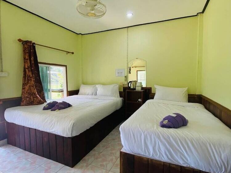 اتاق لوکس سه تخته, Koh Kood Far East Resort