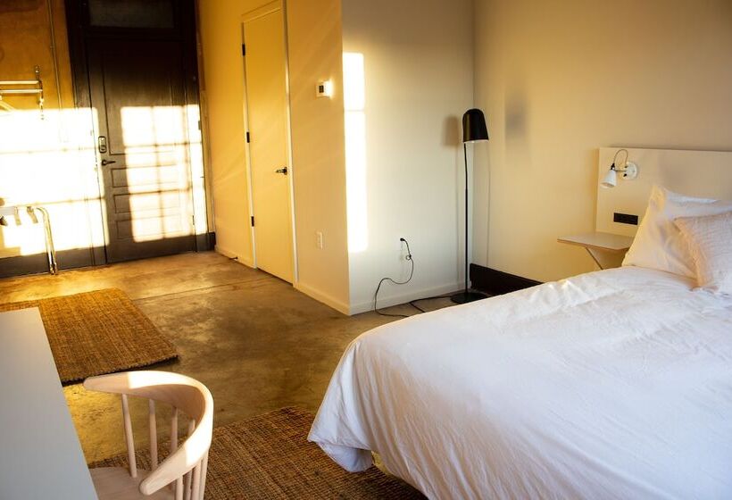 غرفة سوبيريور, Travelers