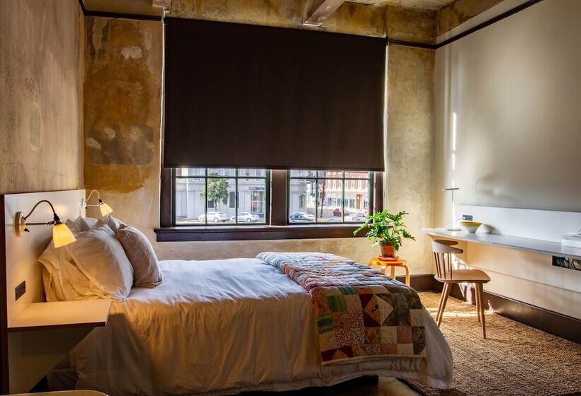 غرفة سوبيريور, Travelers