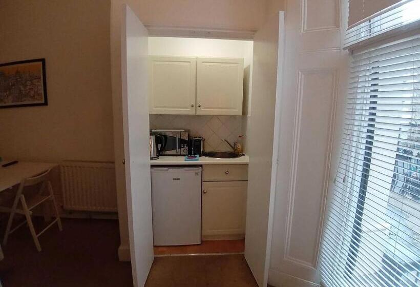 استودیوی استاندارد, Kensington Gardens