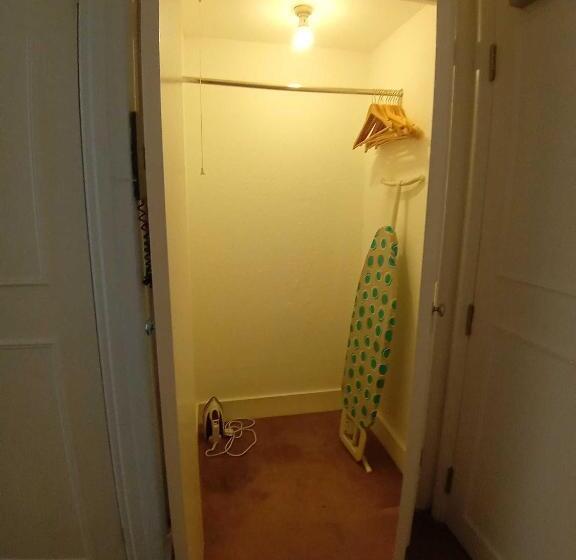 استودیوی استاندارد, Kensington Gardens