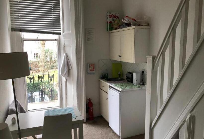 استودیوی استاندارد, Kensington Gardens