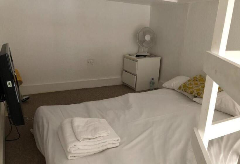 استودیوی استاندارد, Kensington Gardens