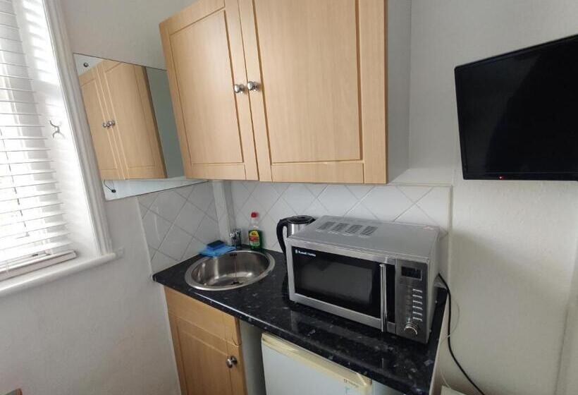 اتاق استاندارد یک تخته با سرویس بهداشتی مشترک, Kensington Gardens