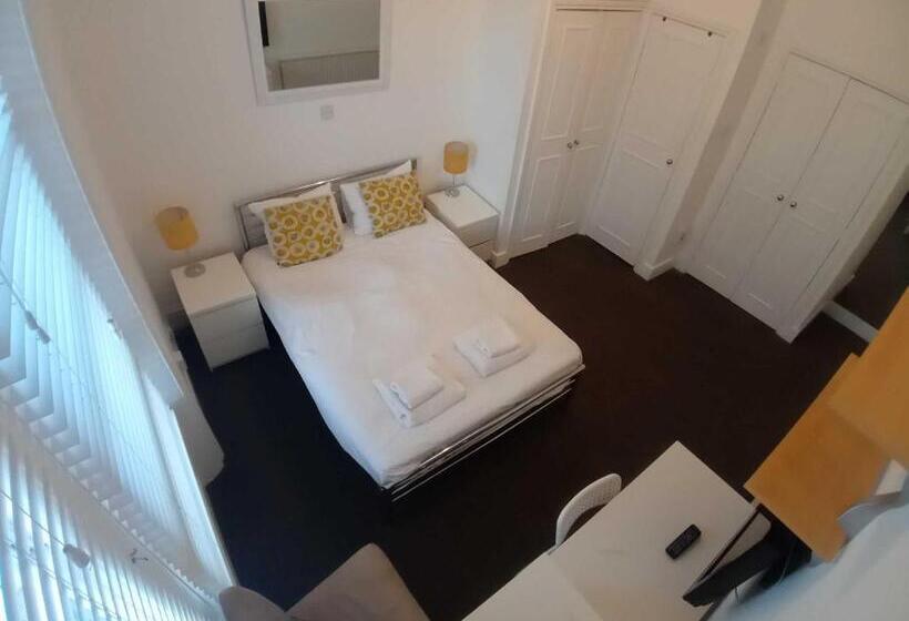 اتاق عادی, Kensington Gardens