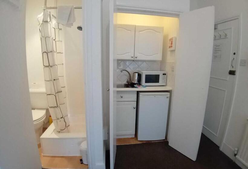 اتاق عادی, Kensington Gardens