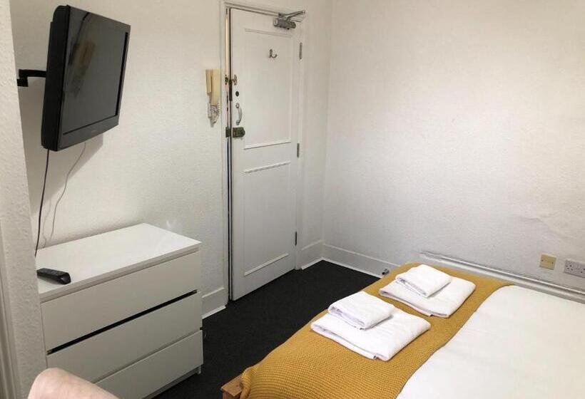 اتاق عادی, Kensington Gardens