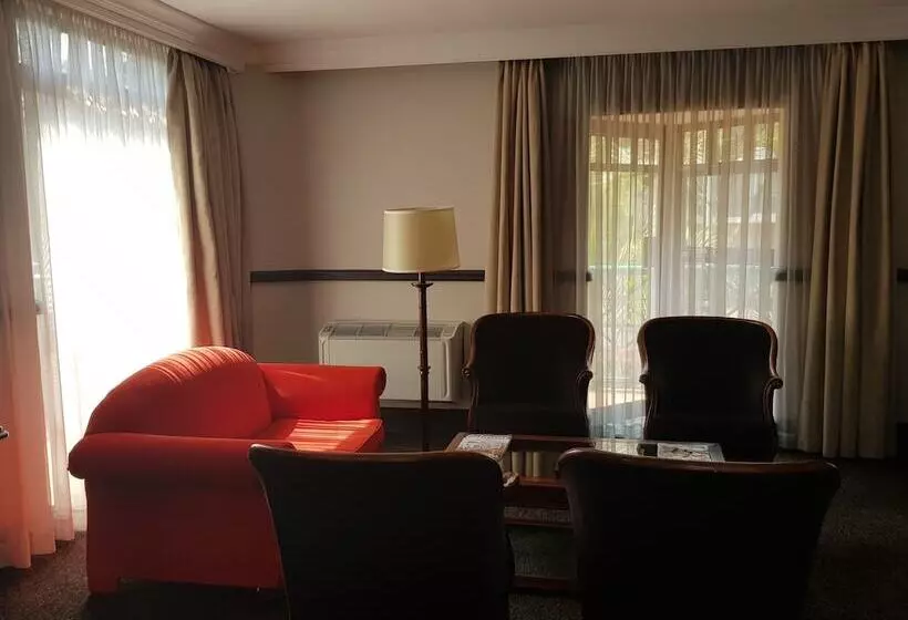 スイート, Court Classique Suite