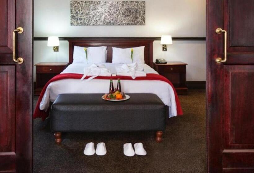 סוויטה קלאסית, Court Classique Suite