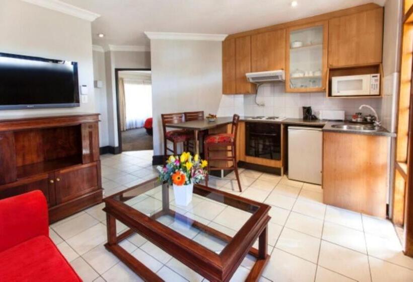 חדר משפחתי, Court Classique Suite