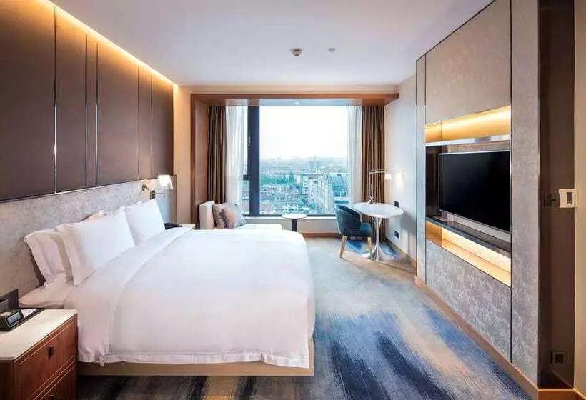 Deluxe Suite King Bed, Nh Johannesburg Sandton
