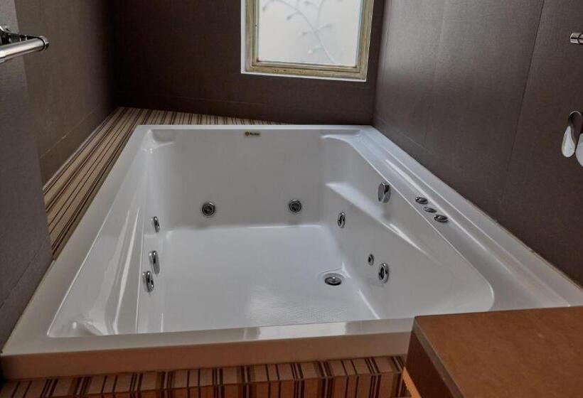 سوییت لوکس, Casa Aliz