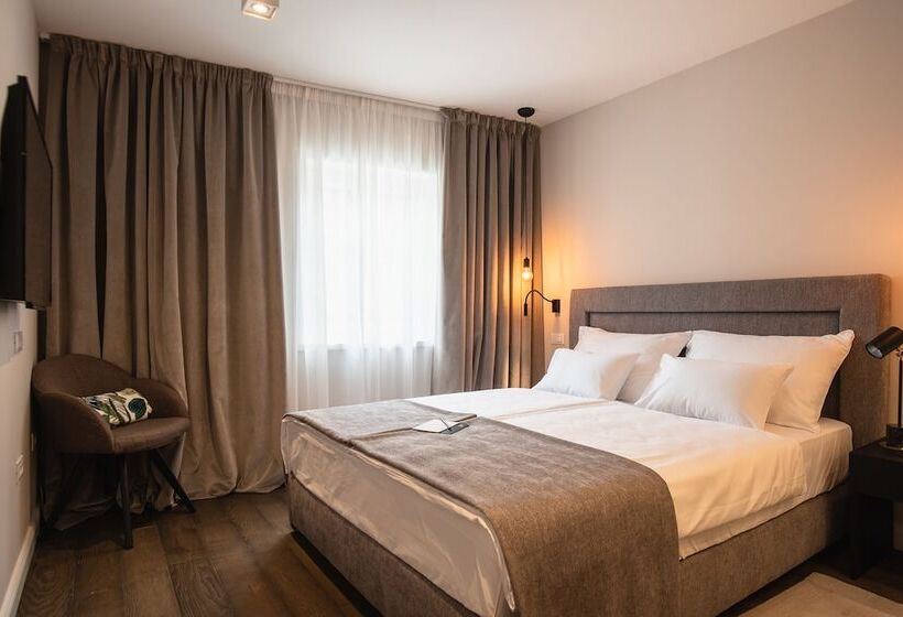 غرفة قياسية, Florian&godler