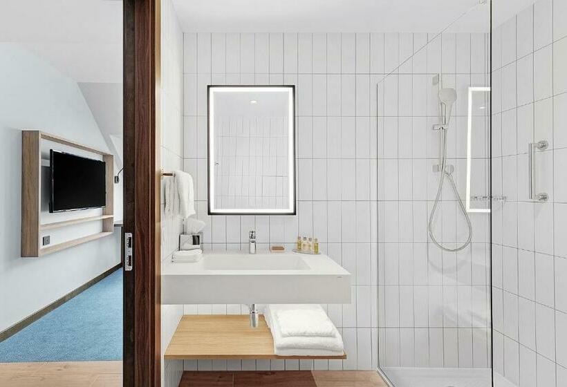 اتاق استاندارد با تخت بزرگ, Hilton Garden Inn Riga Old Town