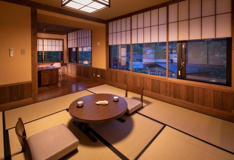 اتاق استاندارد چهار تخته, Ryokan Nanjoen