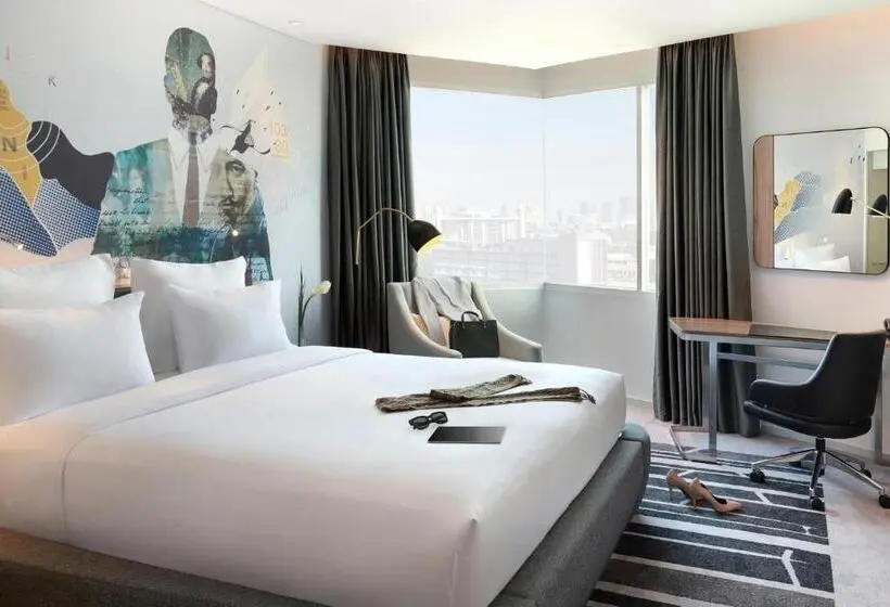 キングサイズベッドのデラックスルーム, Novotel Jakarta Cikini