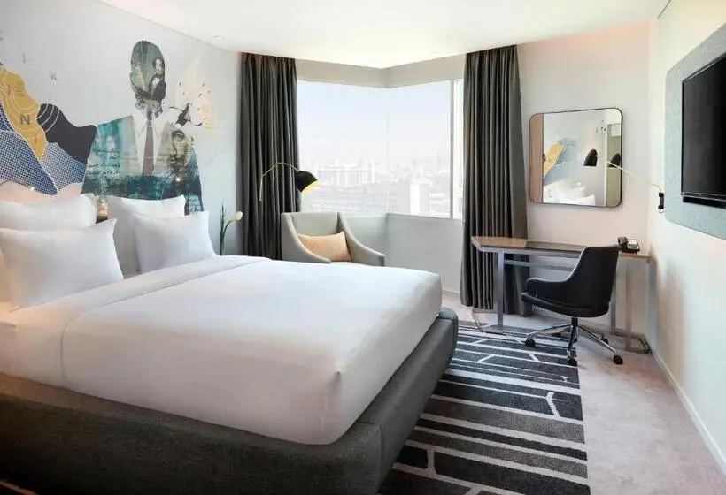 キングサイズベッドのデラックスルーム, Novotel Jakarta Cikini